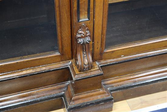 A Victorian ebony banded oak breakfront library bookcase, W.10ft D.1ft 9in. H.7ft 3in.